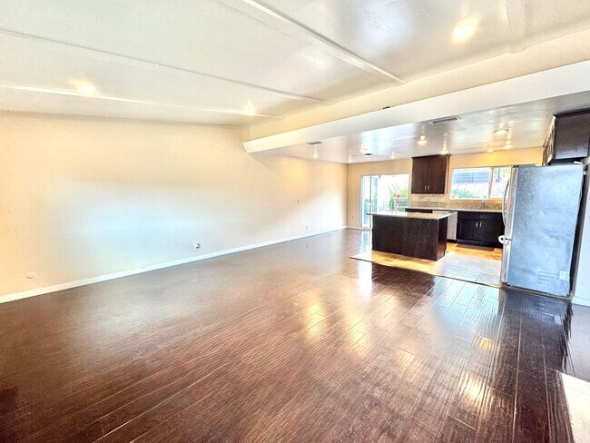 Building Photo - Huge Oak Park Home! 4bd/2.5ba house with incredible yard w/ VIEWS + spa, A/C, garage, W/D!