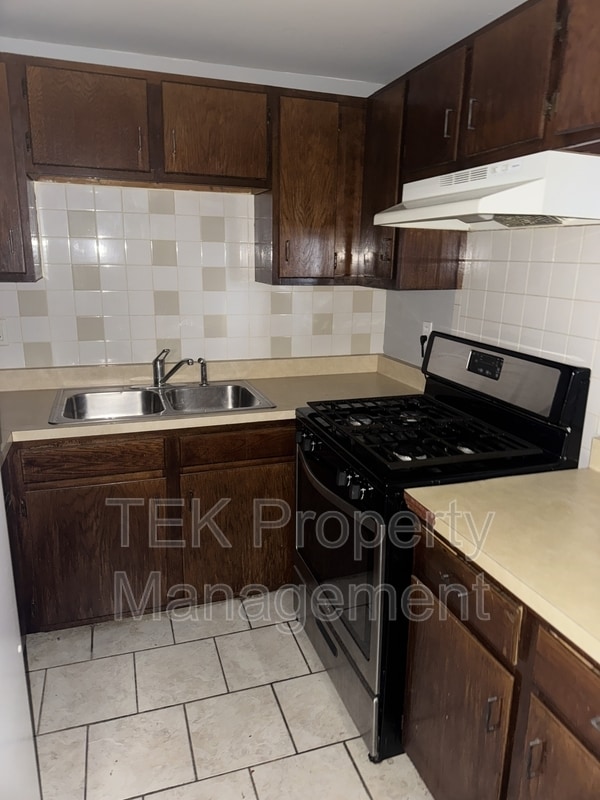 Building Photo - 205 Lake Ave