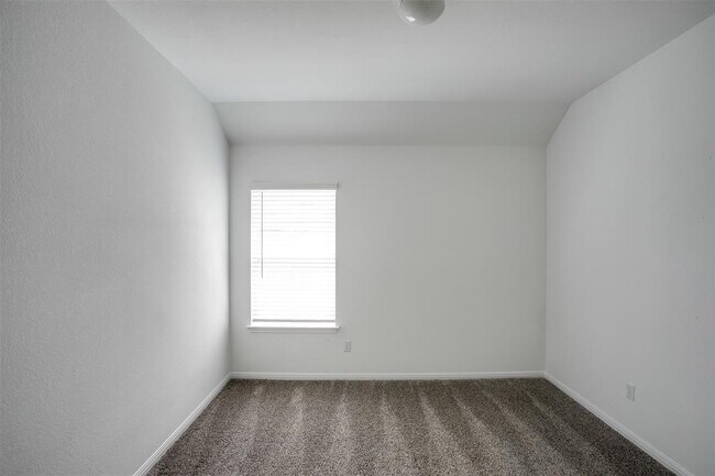 Building Photo - 105 Coronella Dr