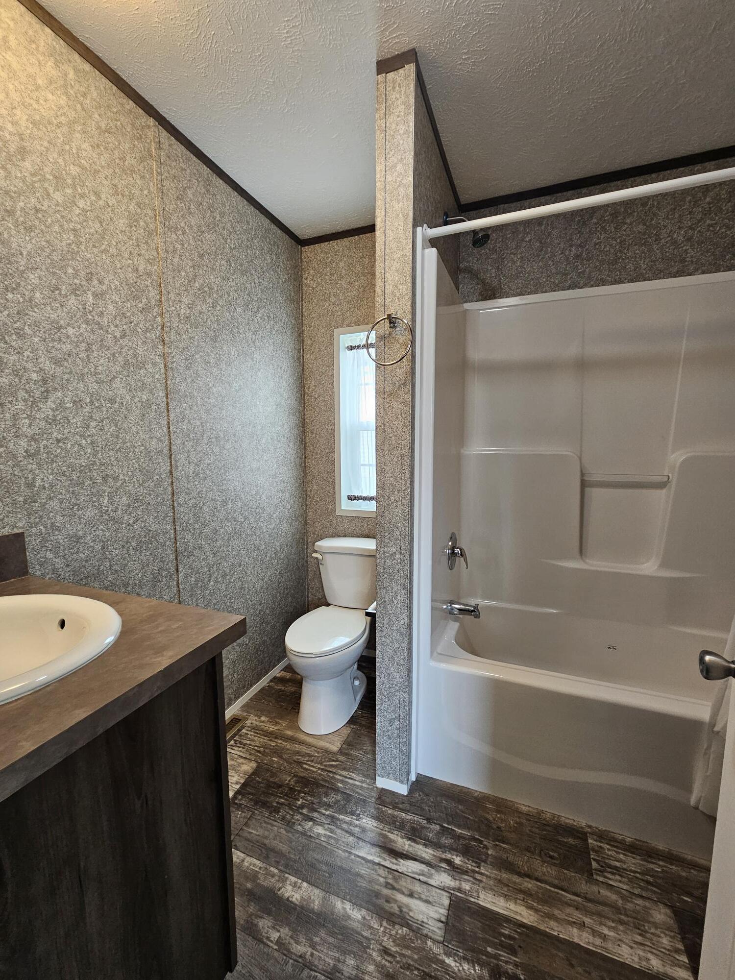 Building Photo - 6 Daisy Ln