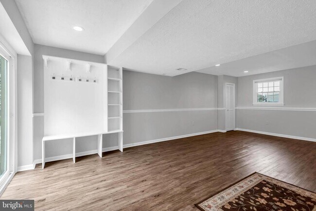 Building Photo - 644 Jasontown Rd