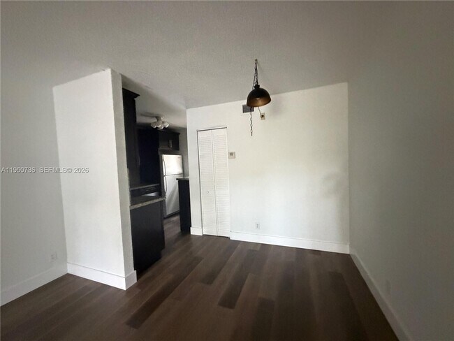 Building Photo - 300 Gardens Dr