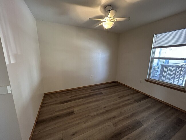 Building Photo - 1635 Neptune St