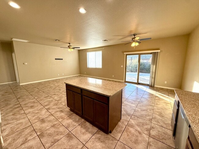 Building Photo - Beautiful 3 Bedroom with 3 Car Garage- Available Now!