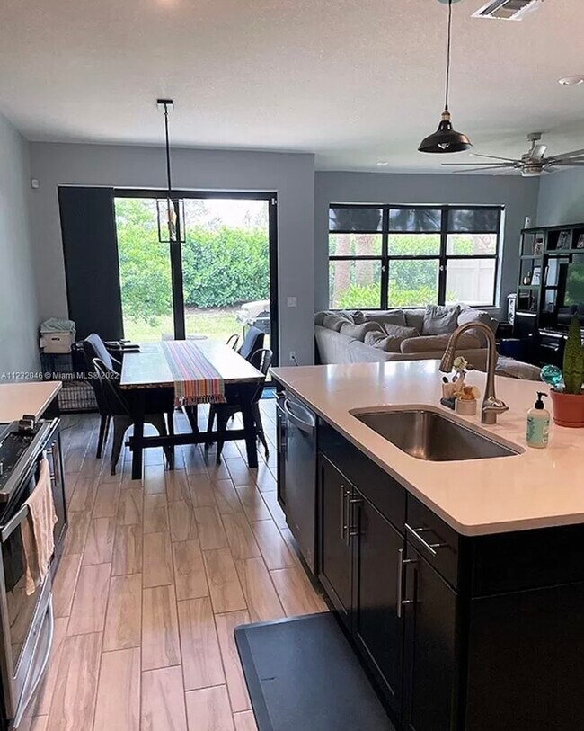 Building Photo - 4689 Eventing St