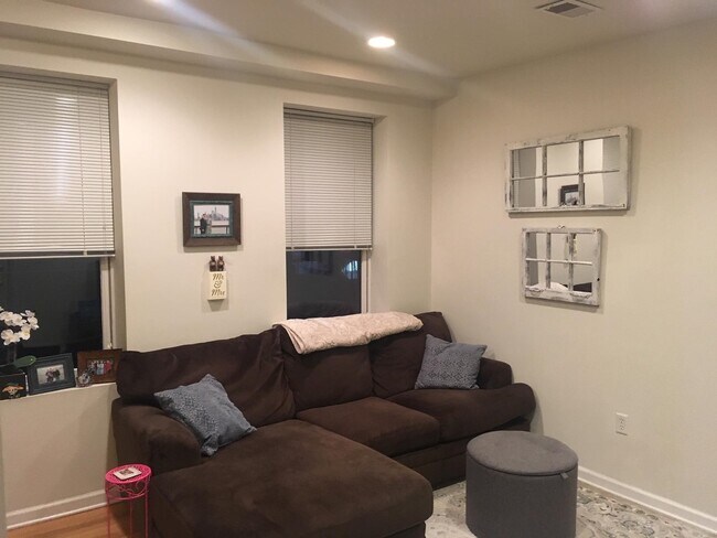 Building Photo - 254 6th St