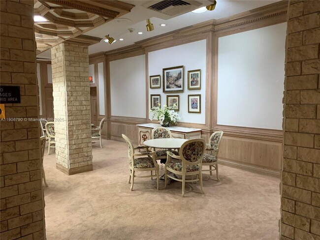 Building Photo - 6039 Collins Ave