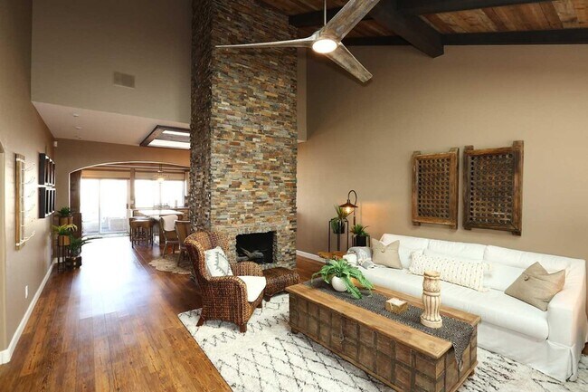 Building Photo - 5804 N Scottsdale Rd