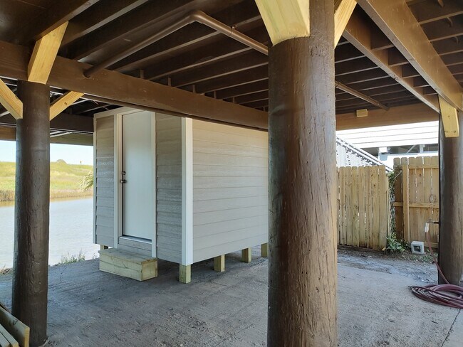 Building Photo - 219 Leeward Way