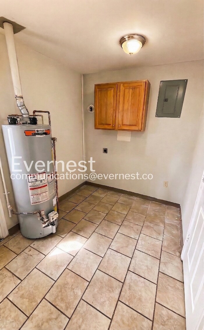 Building Photo - 9717 Dennis Dr