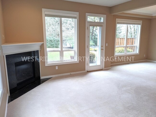 Building Photo - 14752 Davis Ln