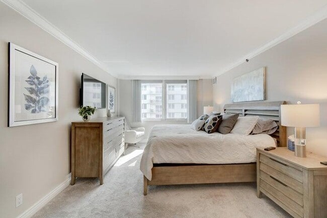 Building Photo - 3221 S Ocean Blvd