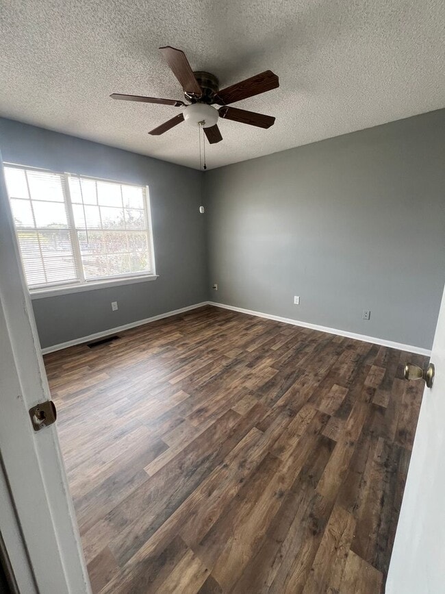 Building Photo - Updated Sanford Condo with Private Patio & Community Pool Near Downtown!