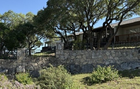 Building Photo - 2027 Balmoral Dr