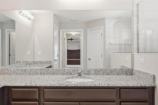 Building Photo - 8 Creek Ct