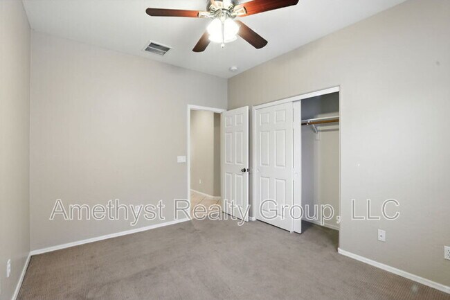 Building Photo - 2313 W Bonanza Ln