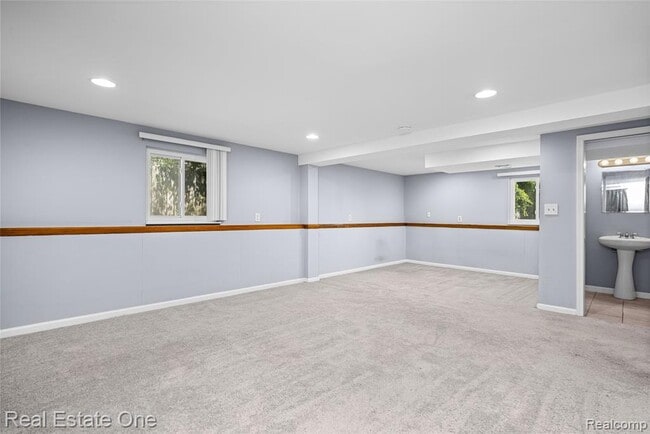 Building Photo - 348 Decca Dr