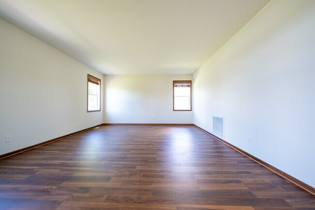 Building Photo - 1814 Spring Creek Dr