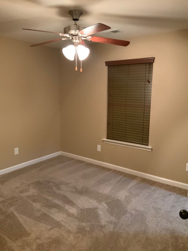 Building Photo - Price Reduction. Chelsea Park!!!  4 Bedroo...