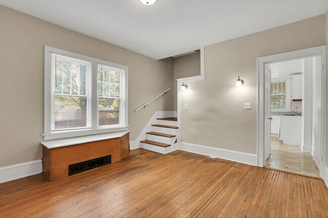 Building Photo - 461-463 Reinhard Ave