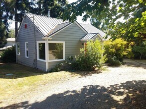 Building Photo - ***PENDING APPLICATION***Freeland 2 Bedroom, 1 Bathroom