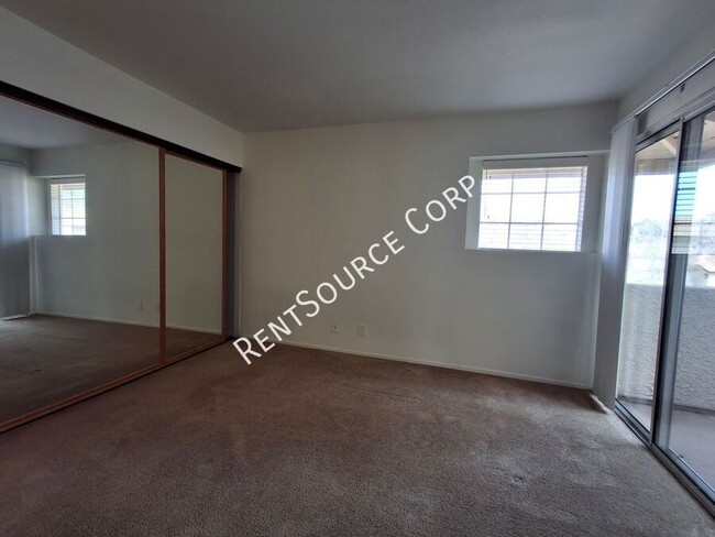 Building Photo - 2 Bedroom Townhome for Rent in the Saugus