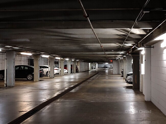 Building Photo - Diamond Valley Apartments Plan F