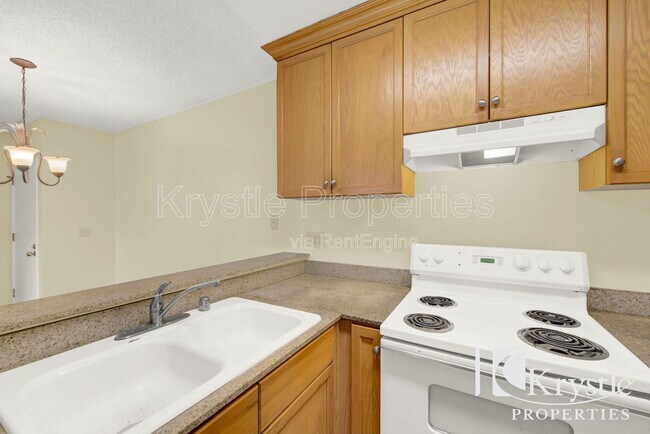 Building Photo - 1333 N Camino Alto