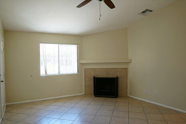 Building Photo - 52205 Avenida Velasco