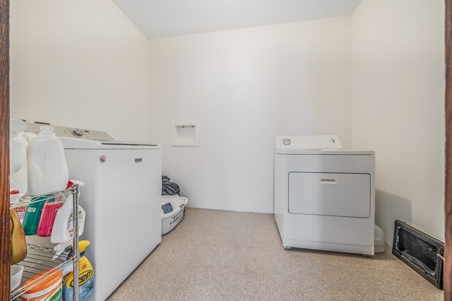 Building Photo - 1436 W Prospect Ave