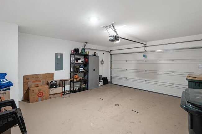 Building Photo - 205 Bethpage Dr