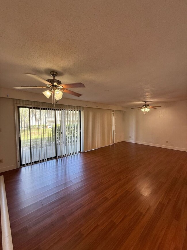 Building Photo - Beautiful 1-bedroom, 1-bath condo located in the Grenelefe community!