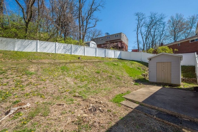 Building Photo - Gorgeous 3 bedroom home in North Versaille...