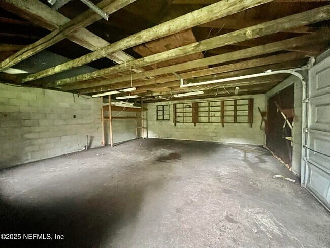 Building Photo - 3340 Sunnybrook Ave N