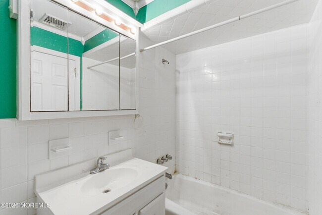 Building Photo - 603 Carol Ave