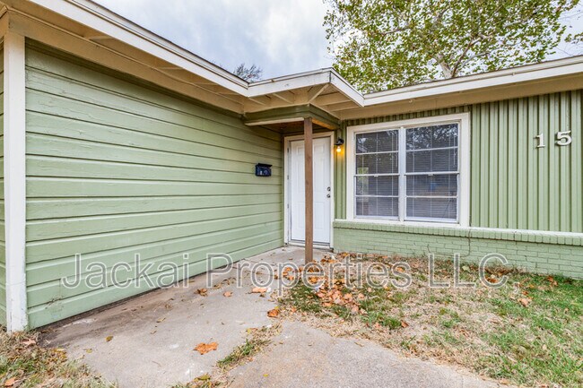 Building Photo - 15 MacArthur Dr