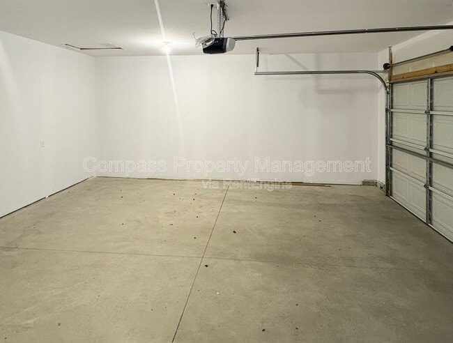 Building Photo - 17416 Hickory St