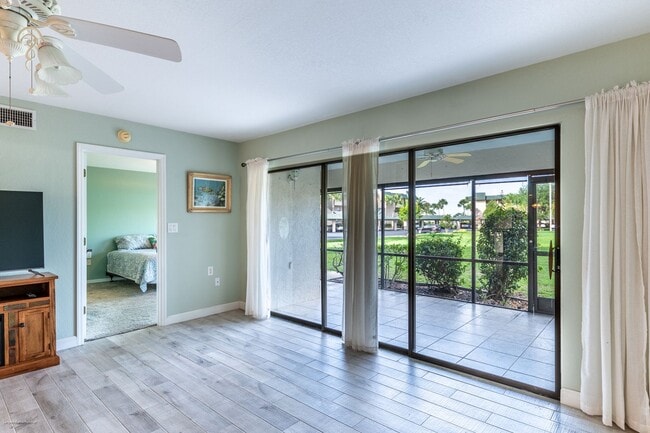 Building Photo - CLOSE DOWNTOWN PUNTA GORDA. GROUND FLOOR U...
