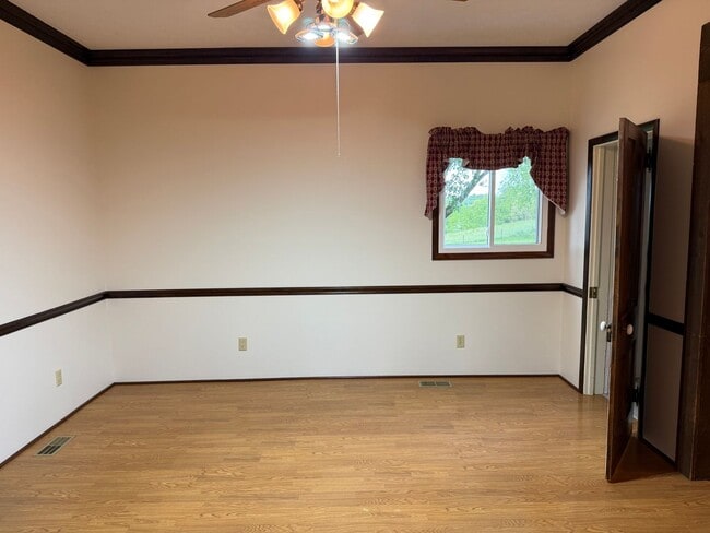 Building Photo - 3 Bedroom, 2 Bathroom House for Rent