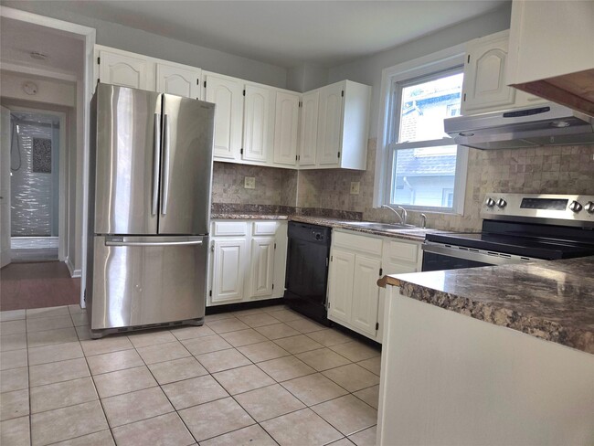 Building Photo - 426 Dunham Ave