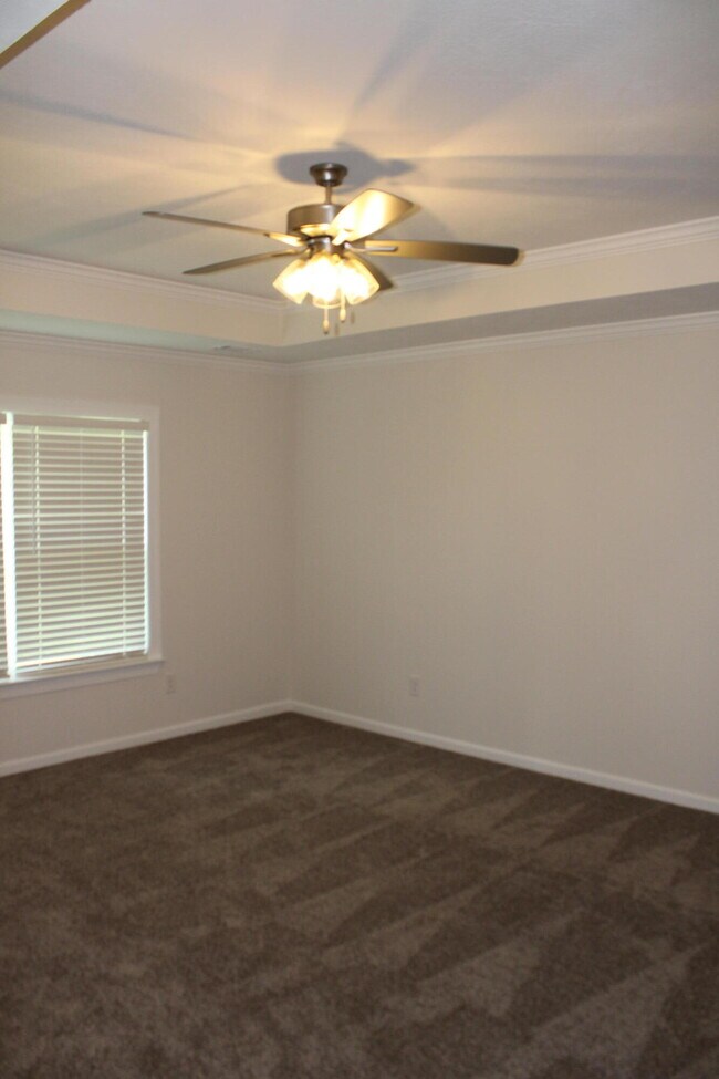 Building Photo - 846 Lillian Pk Dr