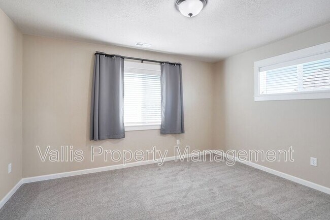Building Photo - 5164 Andresen St SE
