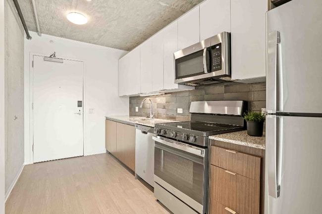 Building Photo - 2221 S Wabash Ave