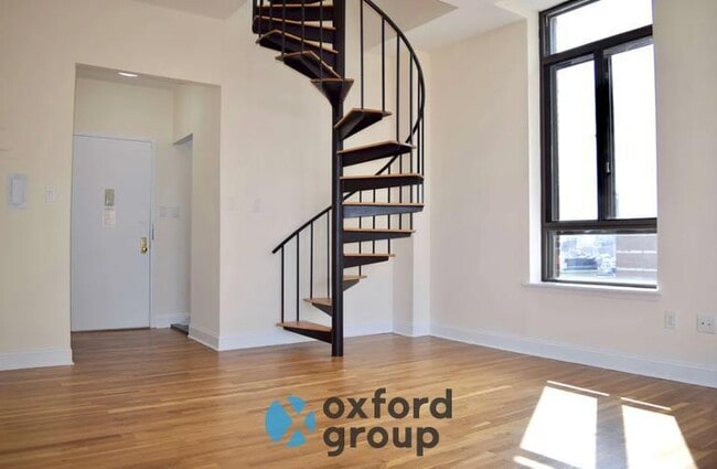 Building Photo - 3 bedroom in NEW YORK NY 10002