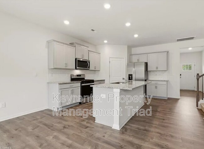 Building Photo - 7448 Buckpasser Dr