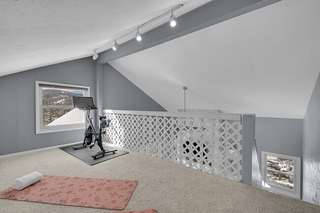 Building Photo - 28585 Evergreen Manor Dr