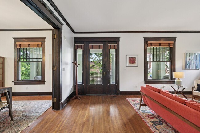 Building Photo - Beautiful Historic 4BR/3BA Gem | Hillsboro...