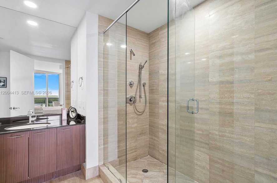 Building Photo - 15811 Collins Ave