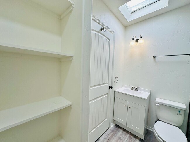 Building Photo - 1343 W Pennington St