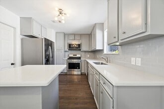 Building Photo - 4404 Vivian St